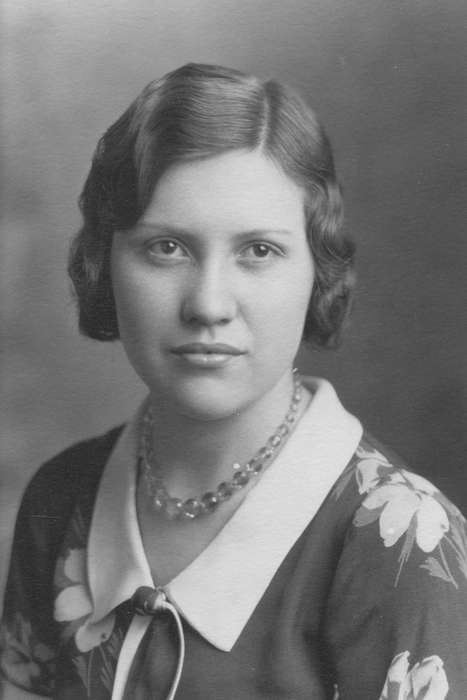 Portraits - Group, Cedar Falls, IA, history of Iowa, Iowa History, woman, necklace, Iowa, hairstyle, Shaw, Marilyn
