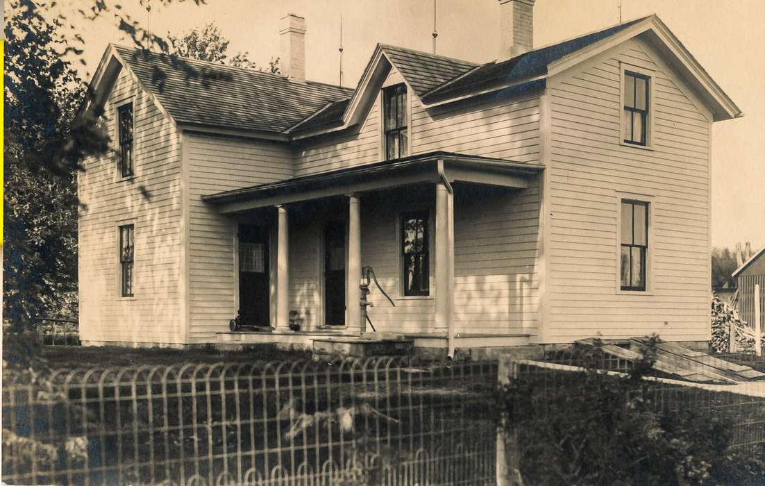 history of Iowa, Iowa History, house, Anamosa Library & Learning Center, Iowa, Anamosa, IA, Homes, water pump, pump