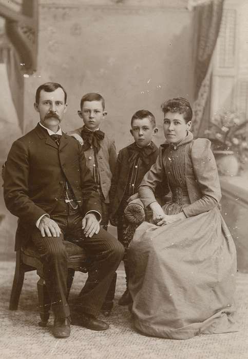 Portraits - Group, bow tie, frizzy bangs, sack coat, history of Iowa, Iowa History, Anamosa, IA, Families, mother, watch chain, Olsson, Ann and Jons, wing tip collar, cabinet photo, family, son, painted backdrop, Iowa, father