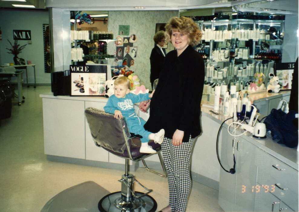 Dubuque, IA, history of Iowa, Iowa History, hair cut, Businesses and Factories, hair salon, Iowa, Cities and Towns, Lewey, Lauren, Children, Labor and Occupations