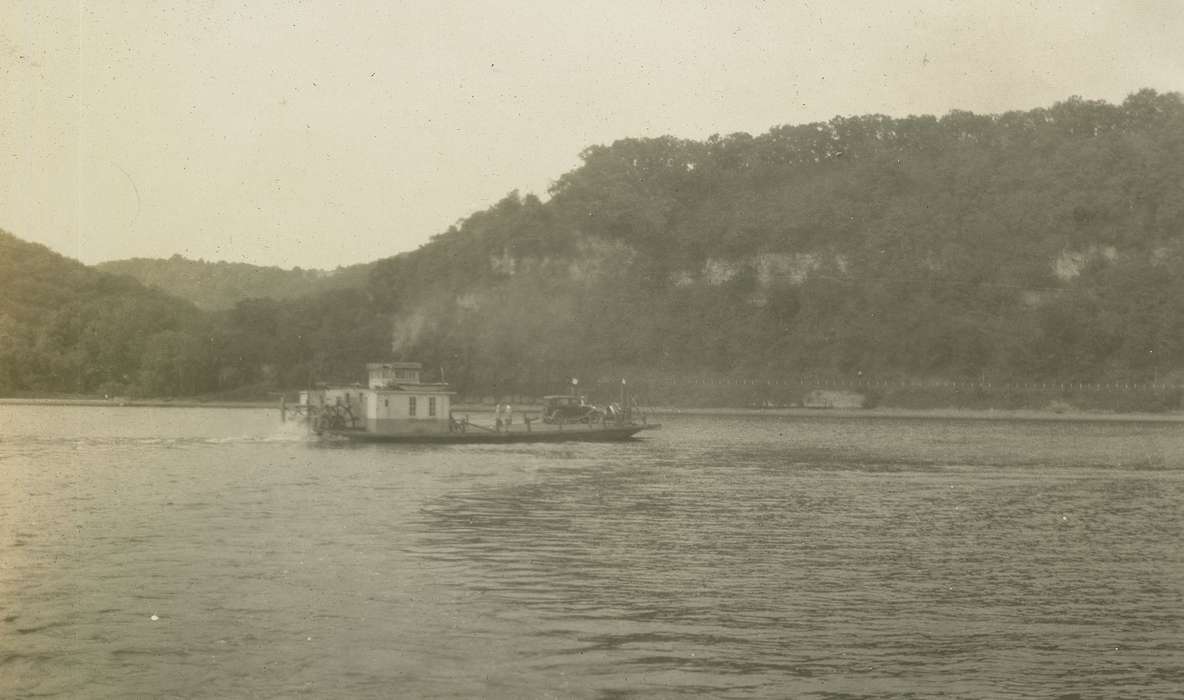 paddleboat, history of Iowa, Iowa History, pikes peak, Motorized Vehicles, Lakes, Rivers, and Streams, river, Iowa, mississippi, boat, McMurray, Doug, McGregor, IA, ferry