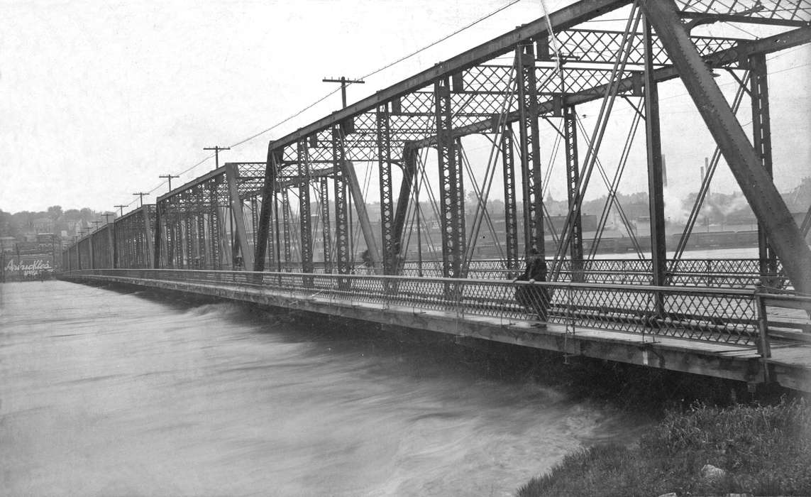 Iowa, river, Lakes, Rivers, and Streams, Lemberger, LeAnn, bridge, Ottumwa, IA, history of Iowa, Floods, Iowa History