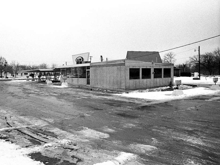restaurant, history of Iowa, Iowa History, Ottumwa, IA, Lemberger, LeAnn, Winter, Businesses and Factories, parking lot, drive thru, a&w, Iowa, Cities and Towns, snow