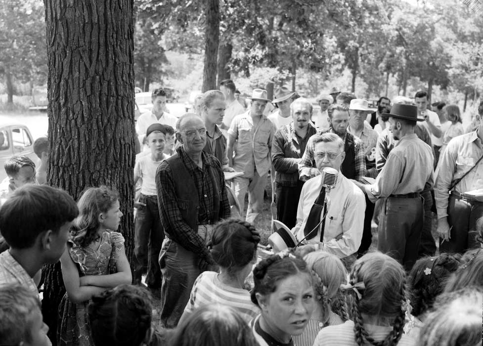 history of Iowa, Iowa History, microphone, crowd, Fairs and Festivals, mormon, Iowa, Lemberger, LeAnn, Centerville, IA