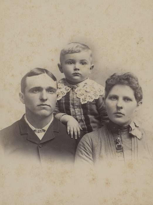 Portraits - Group, boy, collar, Iowa, couple, Families, Children, Meyer, Sarah, family photo, family, lace collar, frizzy bangs, history of Iowa, Waverly, IA, Iowa History, little lord fauntleroy suit