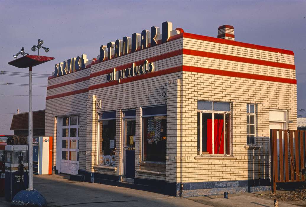 history of Iowa, Library of Congress, brick building, Iowa, Cities and Towns, Businesses and Factories, gas station, gas pump, pepsi vending machine, Iowa History