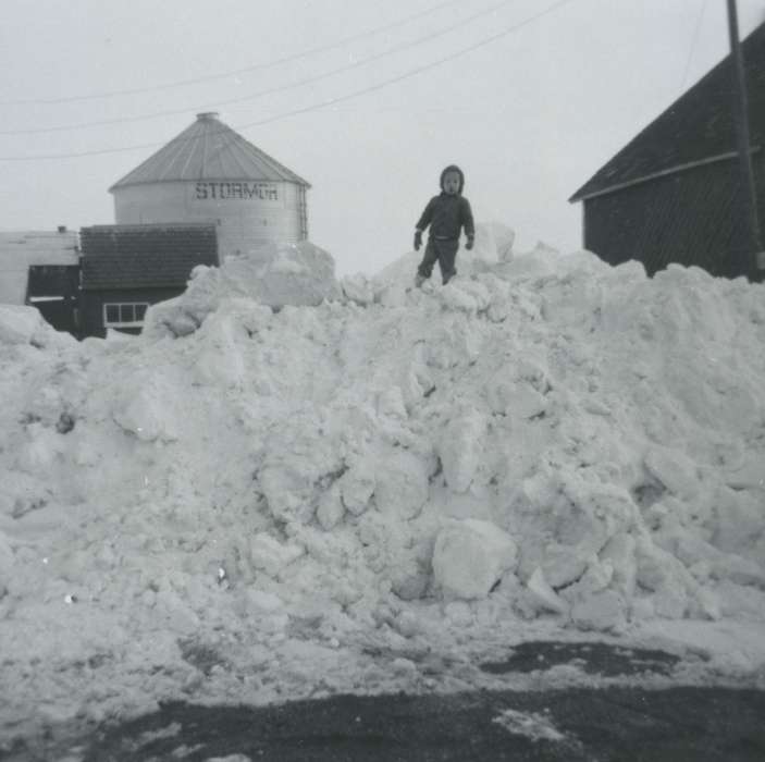 Portraits - Individual, Children, Iowa History, Iowa, Glaza, Dave, Cedar Rapids, IA, Farms, snow, history of Iowa, Winter