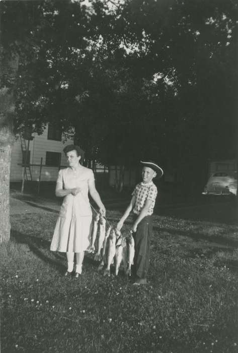 Portraits - Group, Animals, Iowa History, Iowa, IA, Daniels, Kennedy, cowboy hat, Leisure, history of Iowa, fish