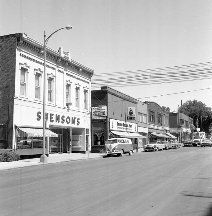 history of Iowa, Iowa History, Ottumwa, IA, Lemberger, LeAnn, Motorized Vehicles, Businesses and Factories, store, car, Iowa, Cities and Towns