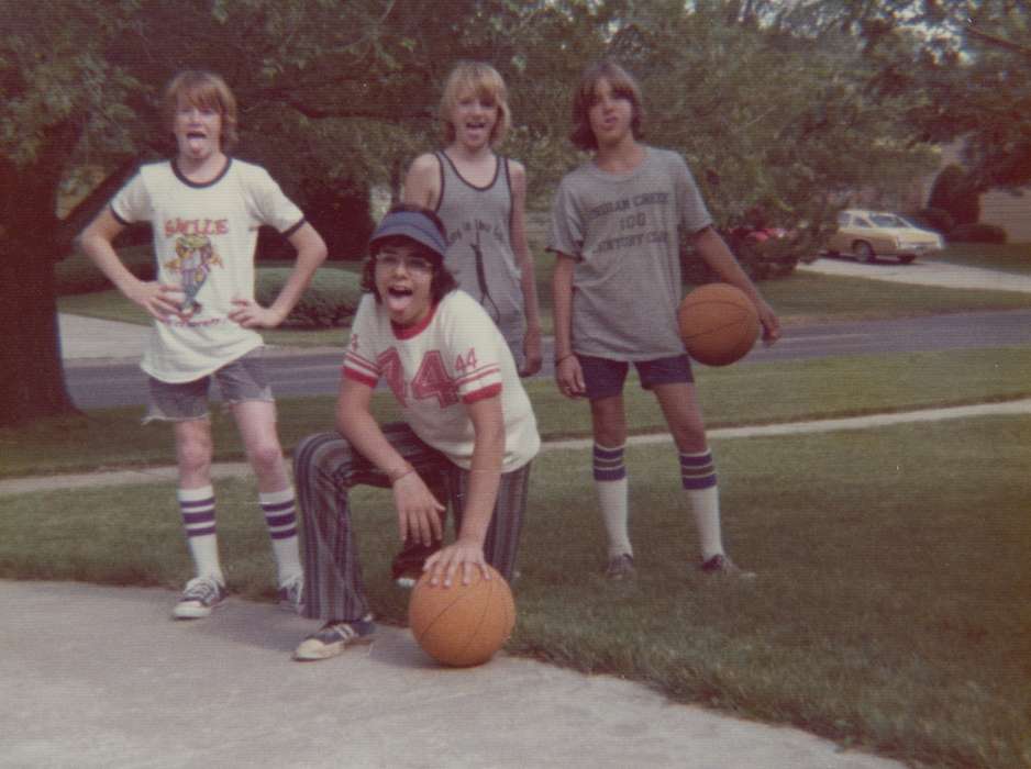 Portraits - Group, tongue, Leisure, Iowa History, Iowa, Glaza, Dave, Des Moines, IA, Sports, basketball, Children, history of Iowa