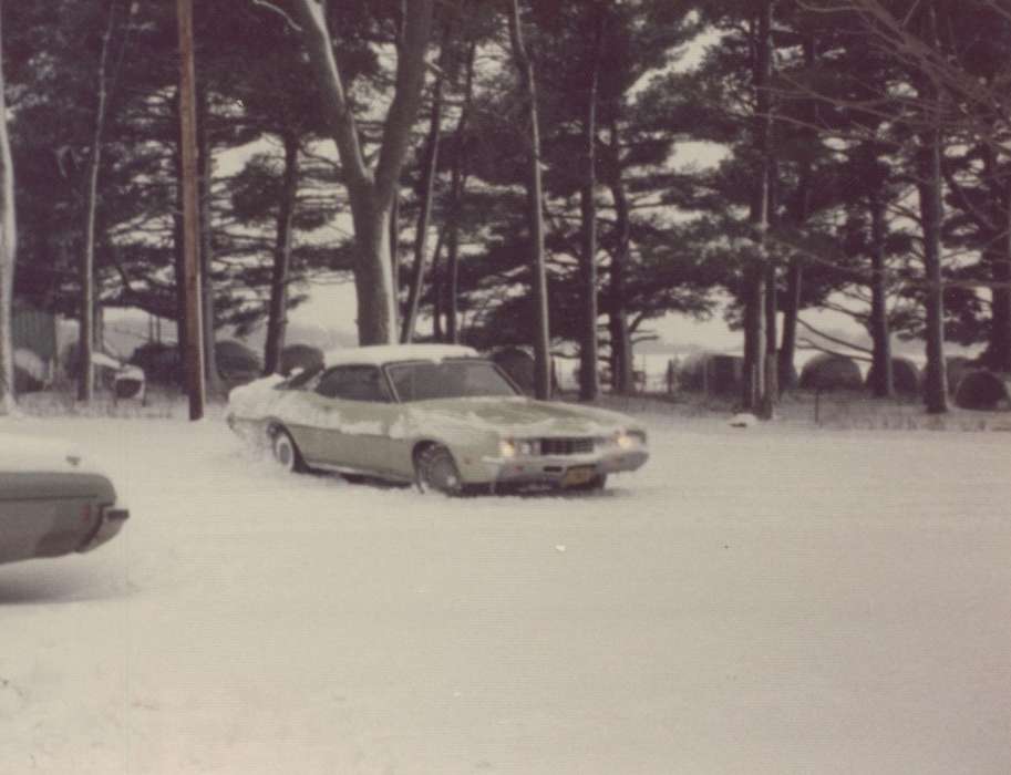 history of Iowa, Iowa History, Winter, Motorized Vehicles, outside, car, Iowa, Cedar Rapids, IA, Vislisel, Dorothy, snow