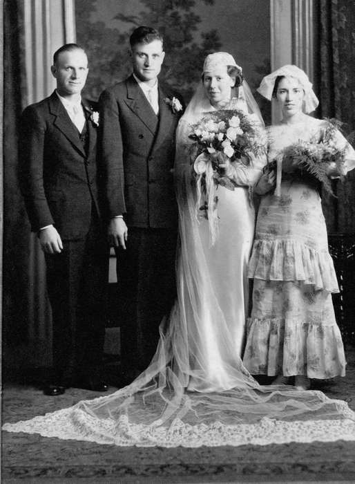 Portraits - Group, Weddings, Mallow, Christine, Danbury, IA, Iowa, Iowa History, bride, bouquet, history of Iowa, groom