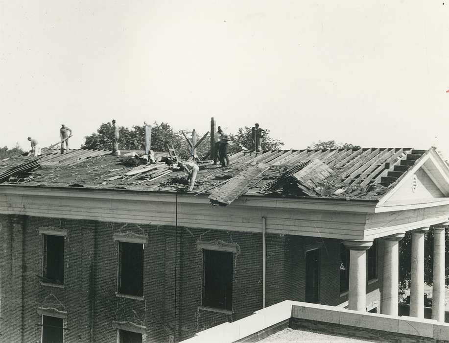 construction, roofing, Waverly, IA, construction crew, history of Iowa, Iowa, Cities and Towns, courthouse, Waverly Public Library, Labor and Occupations, Iowa History