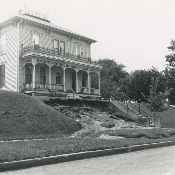 summer, history of Iowa, front porch, stairs, Homes, window, Waverly, IA, Waverly Public Library, Iowa, fence, railing, Floods, Iowa History, flood aftermath