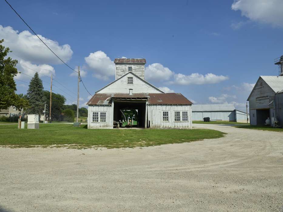 barnyard, gravel, Motorized Vehicles, Barns, combine, Library of Congress, Iowa, Farming Equipment, history of Iowa, Iowa History, driveway, Farms