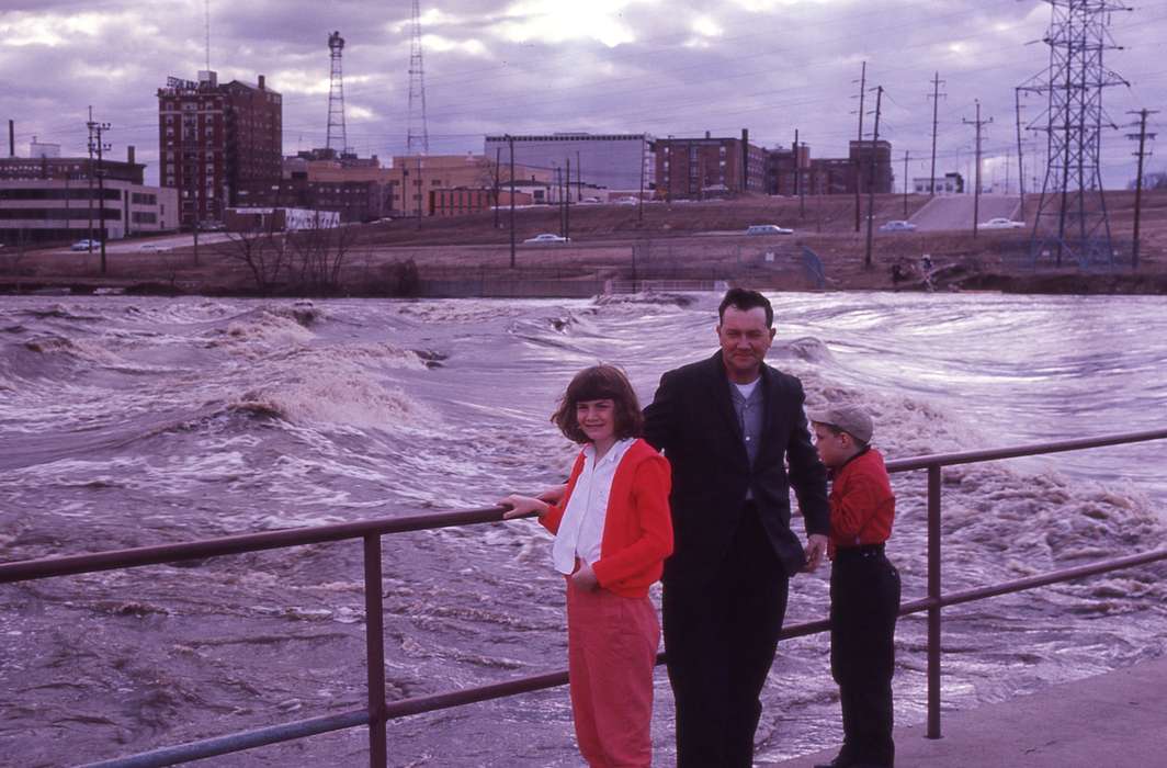 Floods, history of Iowa, Iowa History, Families, Koscielak, Susan J., river, Iowa, railing, des moines river, skyline, Des Moines, IA