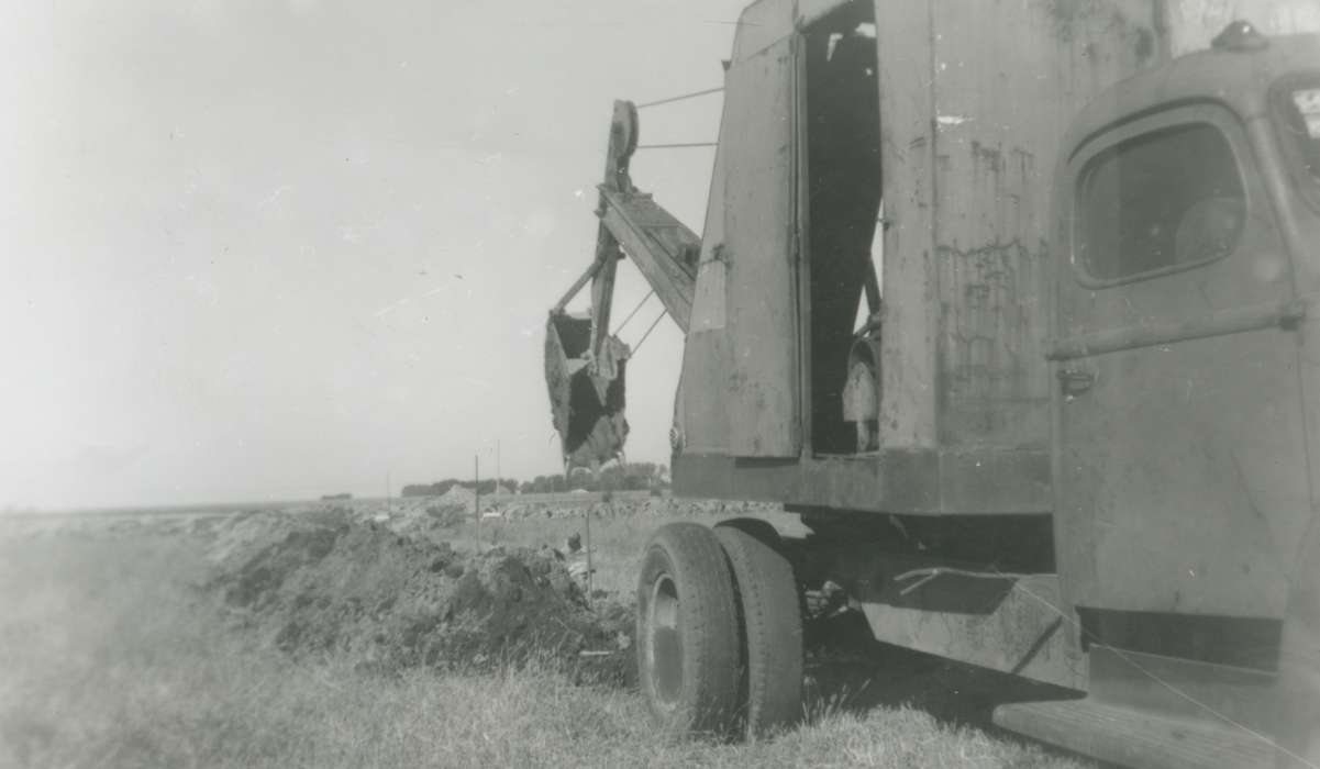 Farming Equipment, history of Iowa, Iowa History, Lu Verne, IA, truck, Motorized Vehicles, dig, Iowa, Farms, Ostrum (Bratland), Arlene