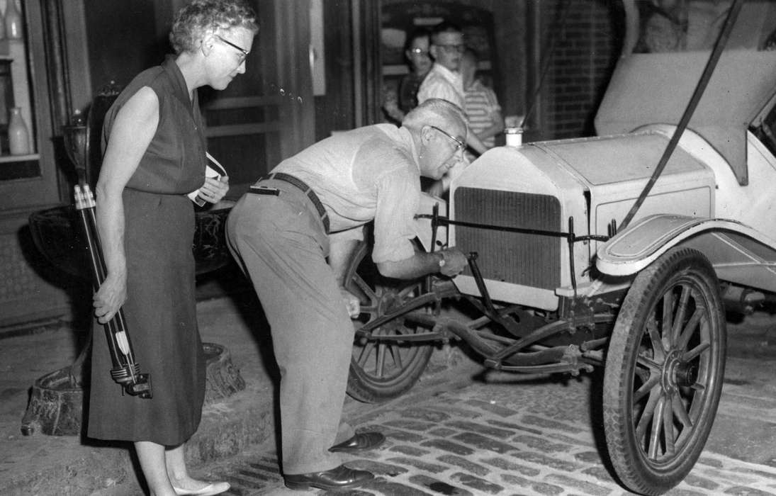 car, Iowa History, Chicago, IL, Motorized Vehicles, Schools and Education, Iowa, Lemberger, LeAnn, museum, couple, Leisure, history of Iowa