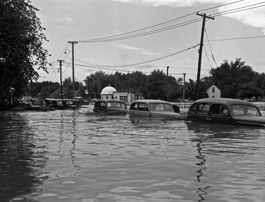 Floods, history of Iowa, Iowa History, Ottumwa, IA, Lemberger, LeAnn, Motorized Vehicles, car, Iowa, Cities and Towns