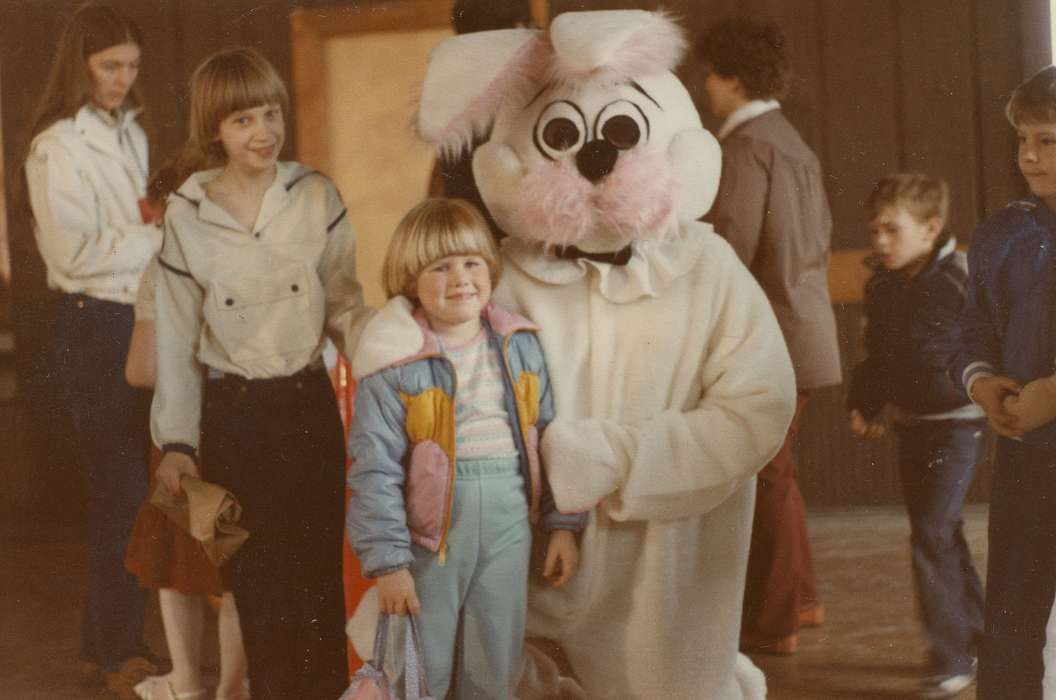 Portraits - Group, history of Iowa, Iowa History, Entertainment, Reinbeck, IA, coat, costume, Iowa, Children, East, Lindsey