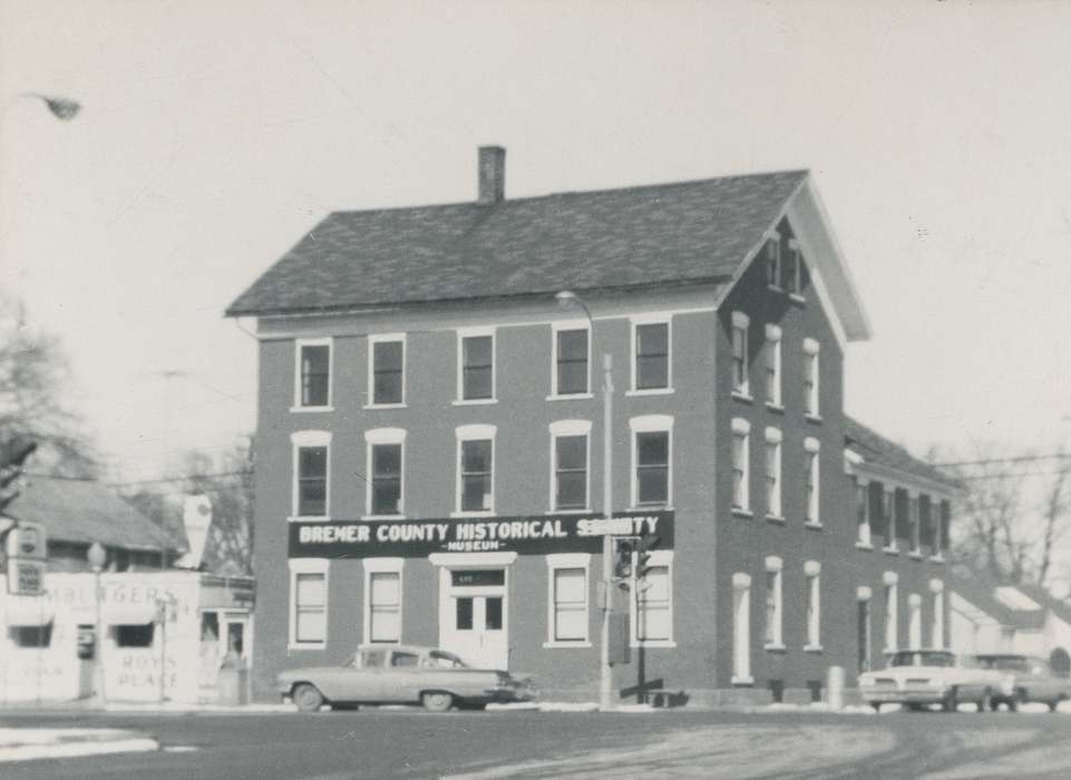 Cities and Towns, Motorized Vehicles, Iowa History, building, traffic light, Waverly Public Library, Iowa, history of Iowa, Businesses and Factories, museum, car, sign, Waverly, IA, road, Main Streets & Town Squares