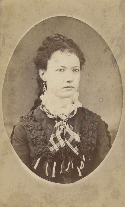 Albia, IA, history of Iowa, Iowa History, woman, jabot, lace collar, Iowa, Olsson, Ann and Jons, carte de visite, Portraits - Individual