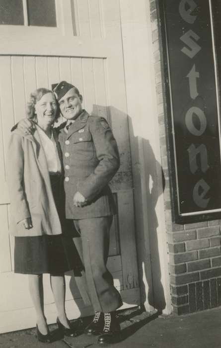 Portraits - Group, uniform, Iowa, Military and Veterans, army, Hahn, Cindy, Cedar Falls, IA, wwii, history of Iowa, Iowa History