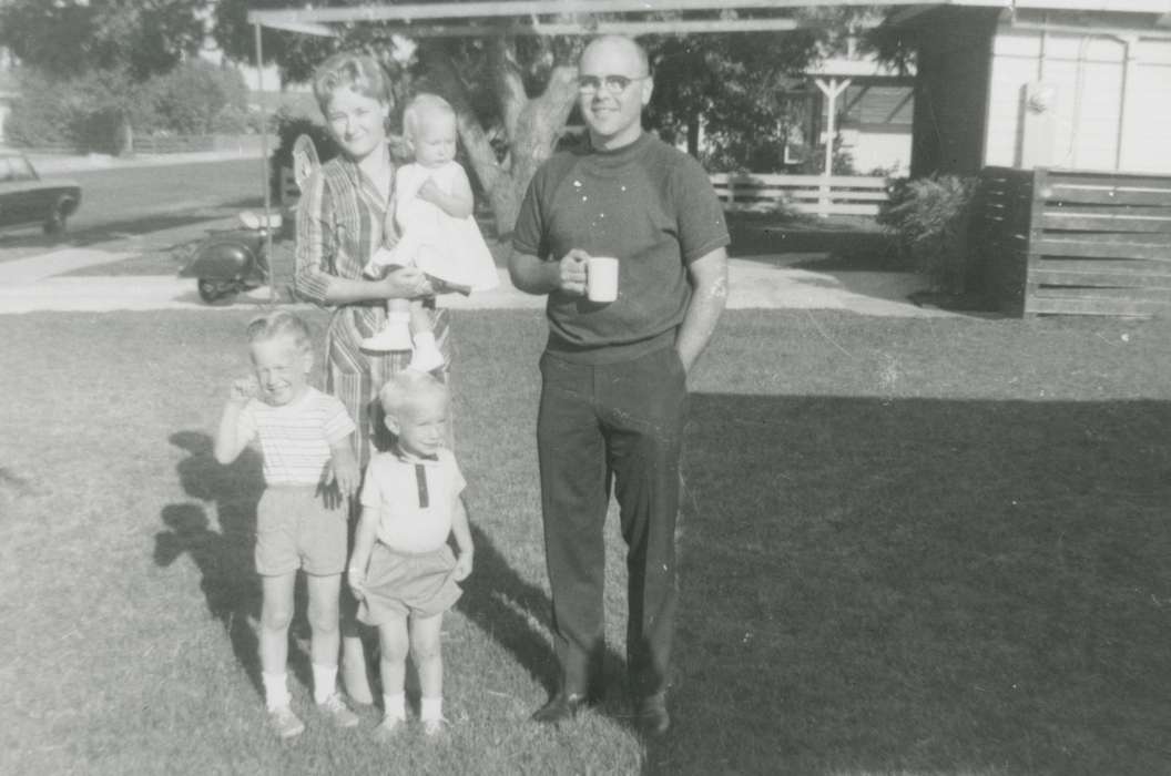 history of Iowa, sibling, Glaza, Dave, Iowa, Food and Meals, Families, Des Moines, IA, Children, Iowa History, mug, Portraits - Group