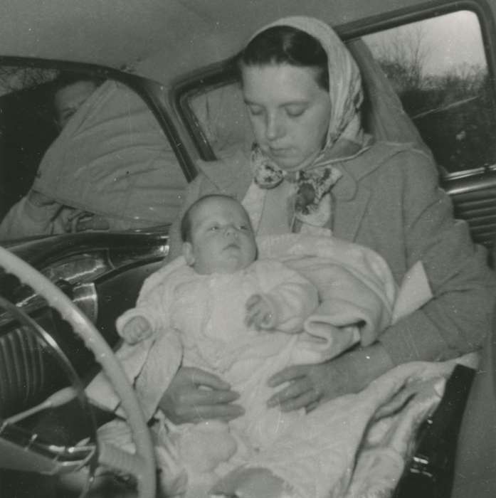 Portraits - Group, baby, Iowa, Cedar Rapids, IA, Families, Children, car, Vislisel, Dorothy, history of Iowa, Motorized Vehicles, Iowa History