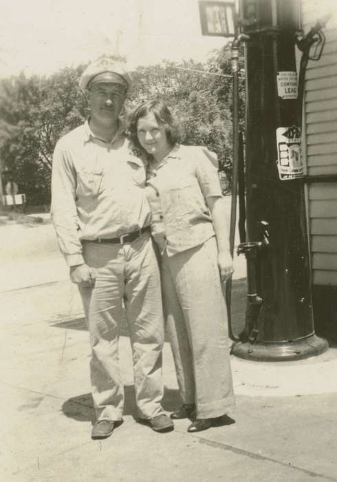 Portraits - Group, petrol, history of Iowa, Iowa History, Parkersburg, IA, gas, Neymeyer, Robert, gas station, Iowa, hat