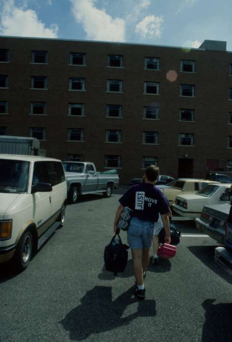 dorm, dormitory, Iowa History, Iowa, Motorized Vehicles, Schools and Education, luggage, parking lot, university of northern iowa, uni, UNI Special Collections & University Archives, Cedar Falls, IA, history of Iowa