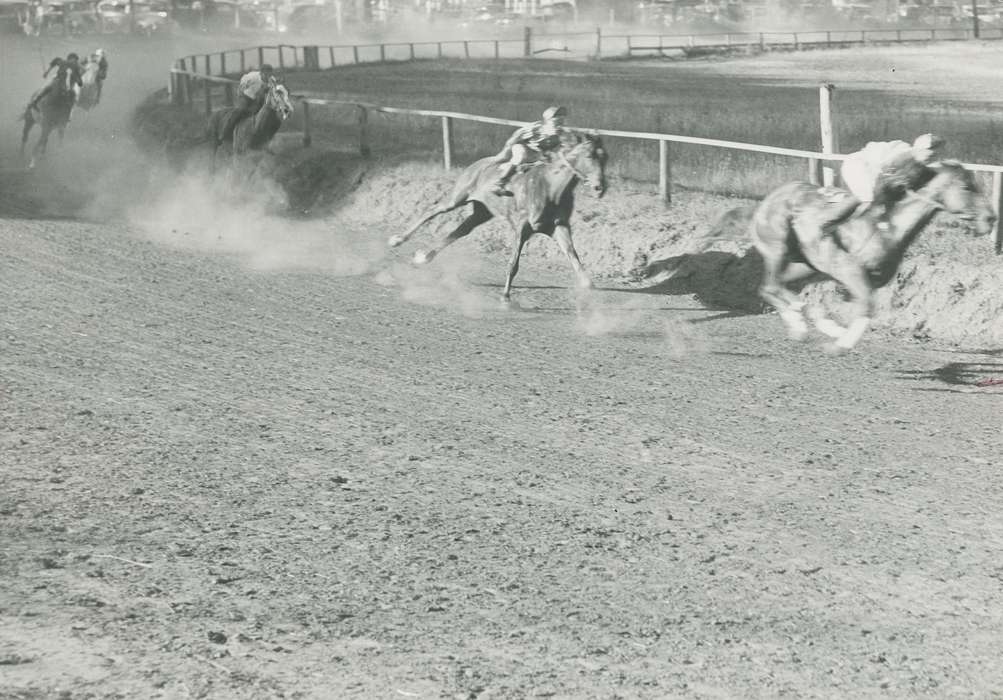 dirt track, Iowa History, Entertainment, Waverly Public Library, horses, Iowa, history of Iowa, horse race, correct date needed, horse racing, jockey, Animals, Waverly, IA