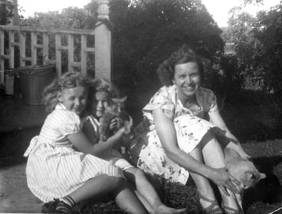 Portraits - Group, cat, history of Iowa, Iowa History, Families, Kringlen, Linda, Animals, hug, Iowa, Strawberry Point, IA, sibling, Children