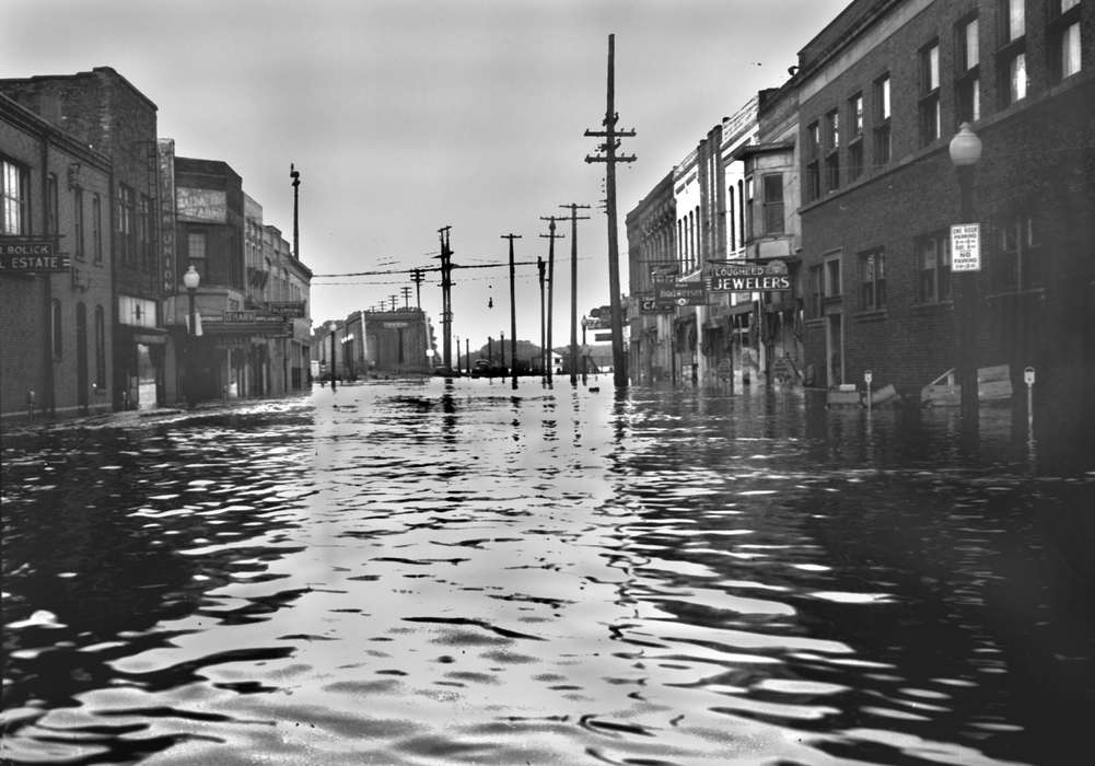 Main Streets & Town Squares, Floods, history of Iowa, Iowa History, Ottumwa, IA, Lemberger, LeAnn, Iowa, Cities and Towns, street