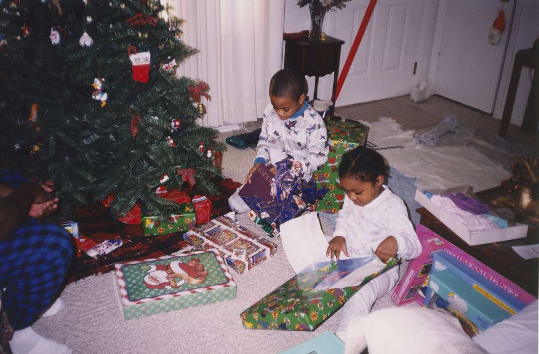 christmas presents, Waterloo, IA, Barrett, Sarah, Homes, history of Iowa, christmas tree, Iowa, Families, african american, Children, People of Color, Iowa History, presents, christmas, Holidays