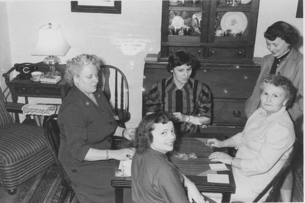 Portraits - Group, lamp, Iowa, Leisure, Coonradt, Dee, Homes, history of Iowa, Waverly, IA, cards, Iowa History