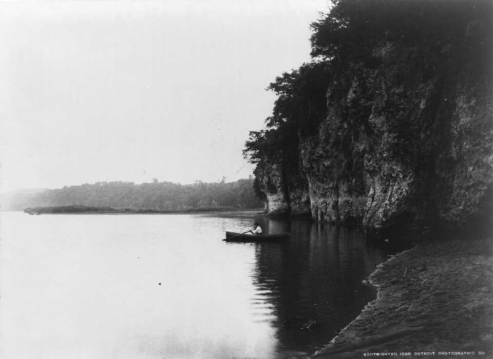 Portraits - Individual, Library of Congress, history of Iowa, canoeing, tree, sand, Iowa, Leisure, bluffs, Iowa History, beach, Lakes, Rivers, and Streams, cedar river