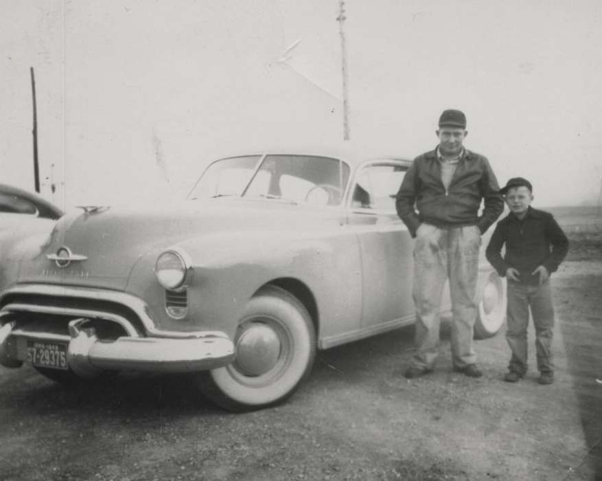 Portraits - Group, history of Iowa, Iowa History, Motorized Vehicles, car, Iowa, Cedar Rapids, IA, Vislisel, Dorothy