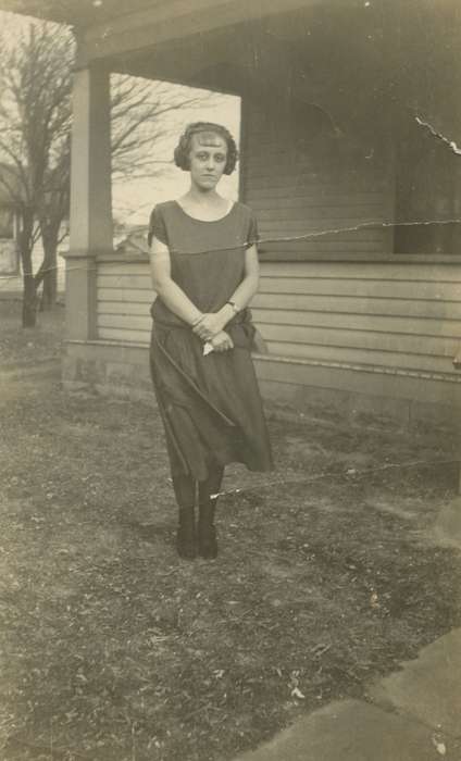 porch, Iowa, woman, Centerville, IA, Stater, Connie, Portraits - Individual, history of Iowa, Iowa History