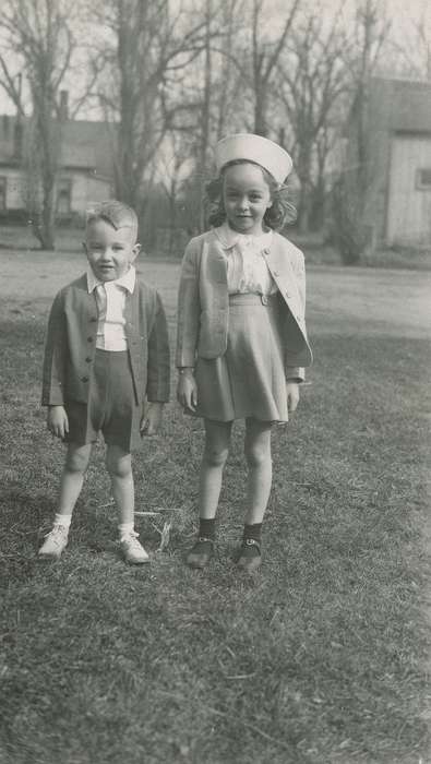 Portraits - Group, Iowa, Webster City, IA, skirt, hat, coat, McMurray, Doug, Children, yard, history of Iowa, Iowa History