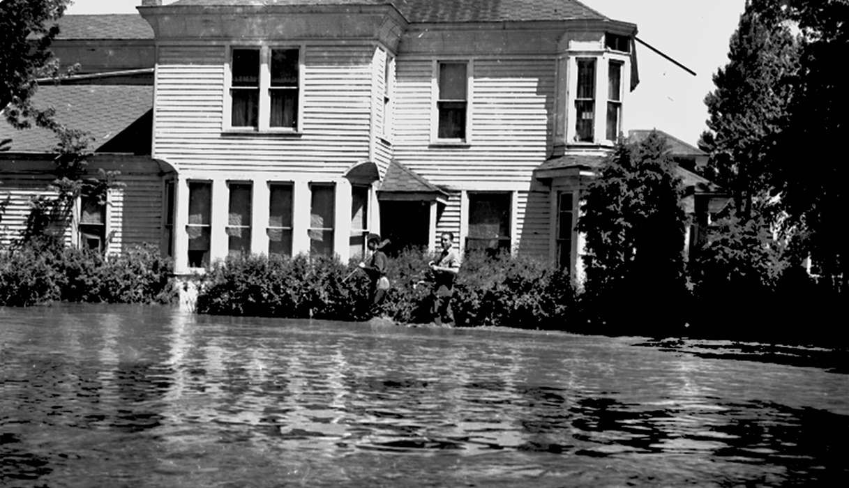 men, Floods, history of Iowa, Iowa History, Ottumwa, IA, Iowa, Lemberger, LeAnn, Homes