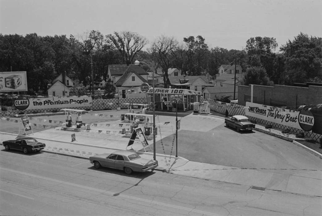 Businesses and Factories, car, Cities and Towns, Iowa History, Iowa, Motorized Vehicles, ice, Lemberger, LeAnn, gas station, Ottumwa, IA, flag, billboard, gas pump, history of Iowa