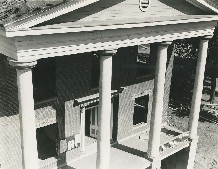 history of Iowa, Waverly Public Library, Waverly, IA, Iowa, court house, Aerial Shots, Prisons and Criminal Justice, brick building, column, Iowa History, Cities and Towns