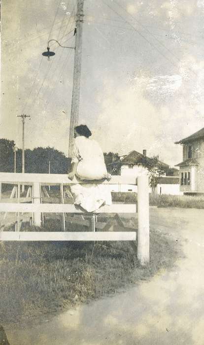 history of Iowa, Iowa, IA, fence, LeQuatte, Sue, Iowa History, Leisure