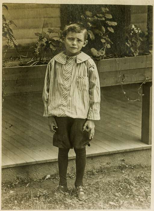 Portraits - Individual, Iowa History, Iowa, Anamosa Library & Learning Center, Anamosa, IA, blouse, shorts, Children, boy, history of Iowa