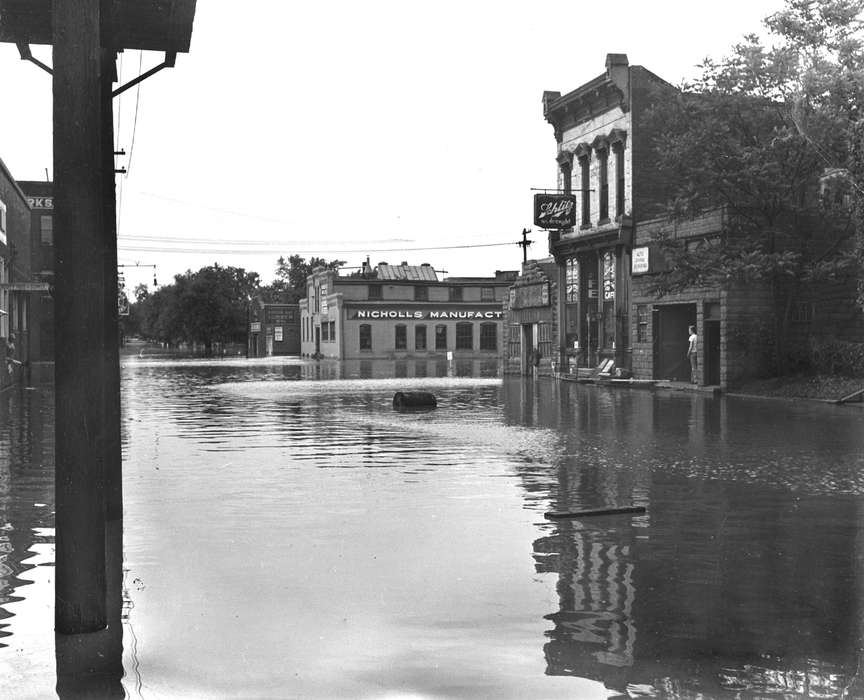 Main Streets & Town Squares, Floods, history of Iowa, Iowa History, Ottumwa, IA, Lemberger, LeAnn, Iowa, Cities and Towns, barrel