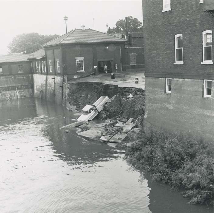 summer, history of Iowa, window, Businesses and Factories, Waverly, IA, Waverly Public Library, Iowa, Motorized Vehicles, brick building, building, Iowa History, Floods, flood aftermath, Lakes, Rivers, and Streams, truck