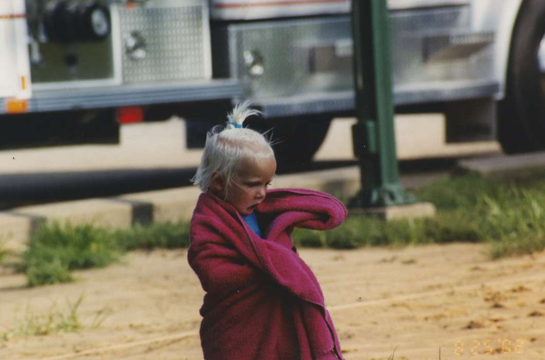 Leisure, history of Iowa, Iowa History, towel, Merritt, Lisa, Iowa, dirt, correct date needed, Children, blanket, USA