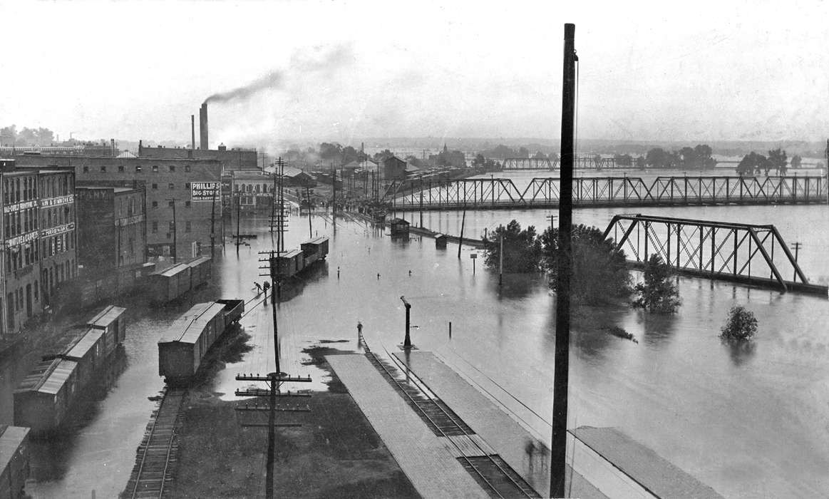 Ottumwa, IA, Floods, trains, history of Iowa, Lemberger, LeAnn, Iowa, train bridge, Iowa History