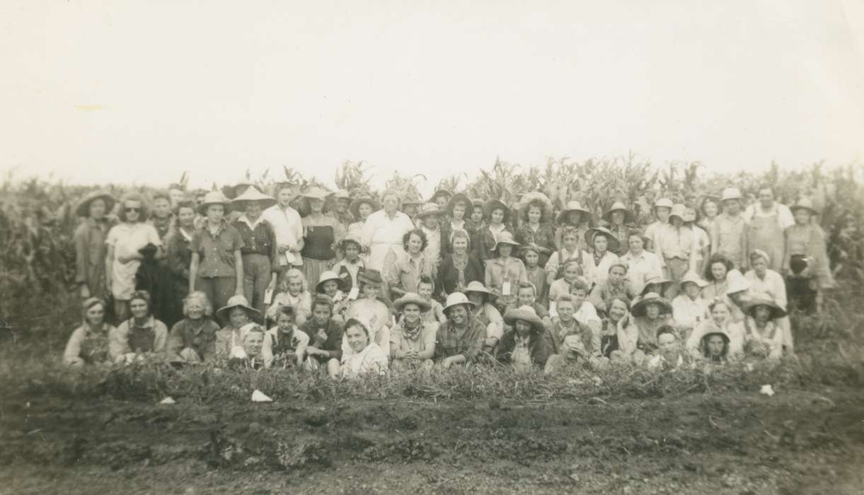 Portraits - Group, Iowa, Dysart, IA, Bull, Ardith, detassling, Farms, corn, history of Iowa, Iowa History